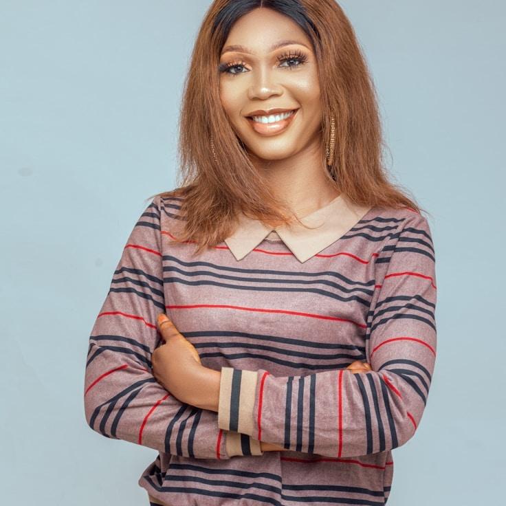 Kaveri Mehta, Lead Design Curator at SwiftMeadowRun, reviewing corporate floral arrangements